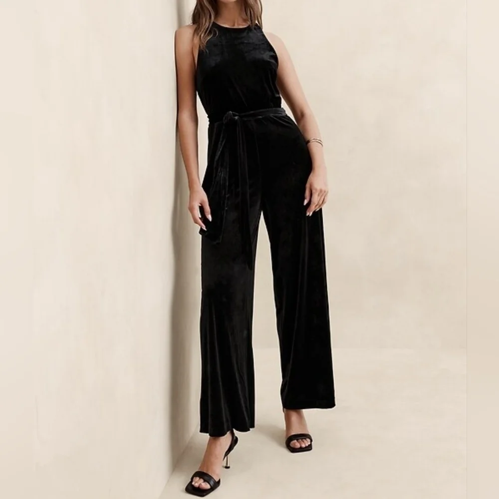 Banana Republic Women's Wide-Leg Sleeveless Velvet Knit Jumpsuit in Black
